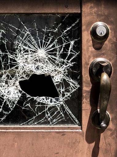 UN LOCATAIRE DOIT PAYER EN CAS DE DÉGÂTS...