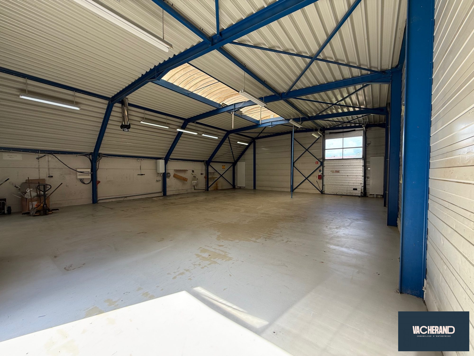 Location Locaux commerciaux 350m² Ronchin 1