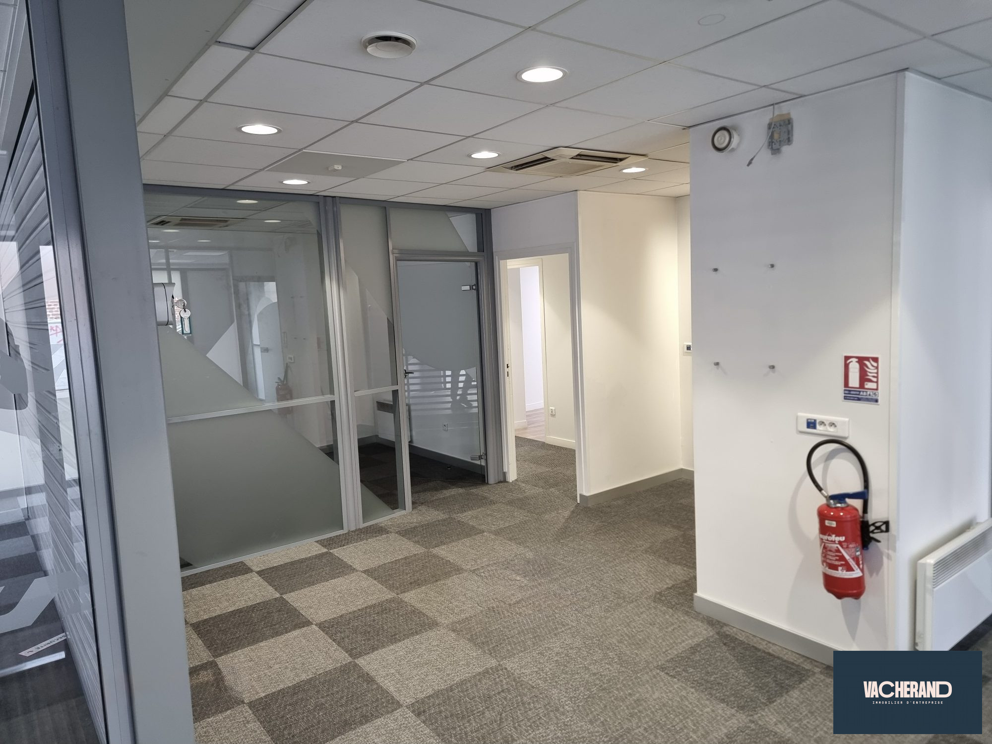 Location Locaux commerciaux 150m² Lys Lez Lannoy 2