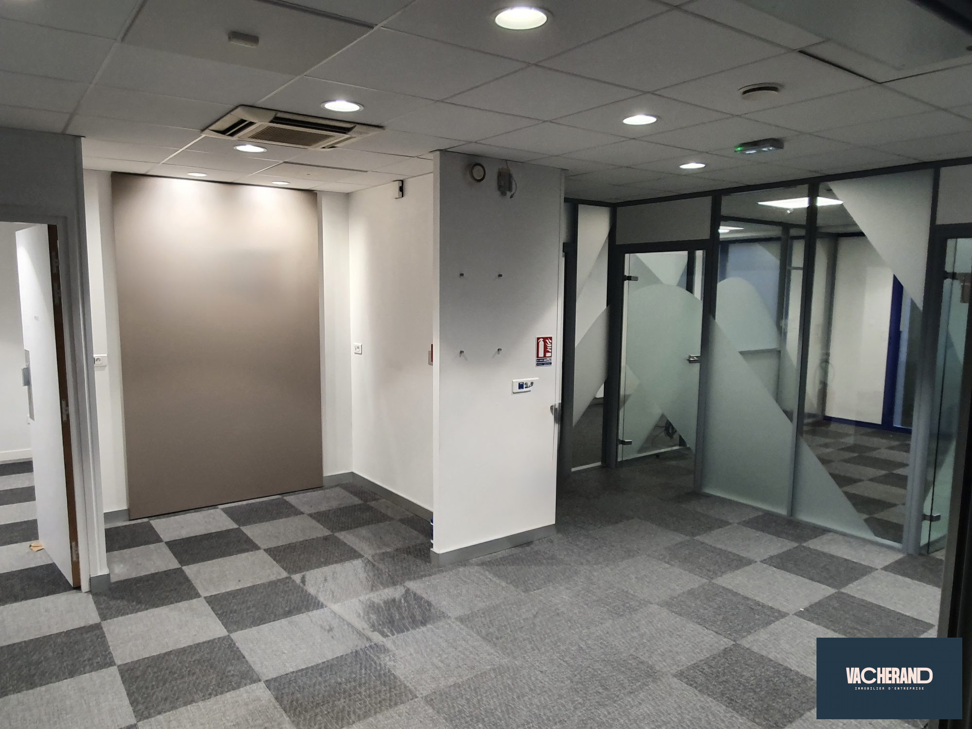 Location Locaux commerciaux 150m² Lys Lez Lannoy 0