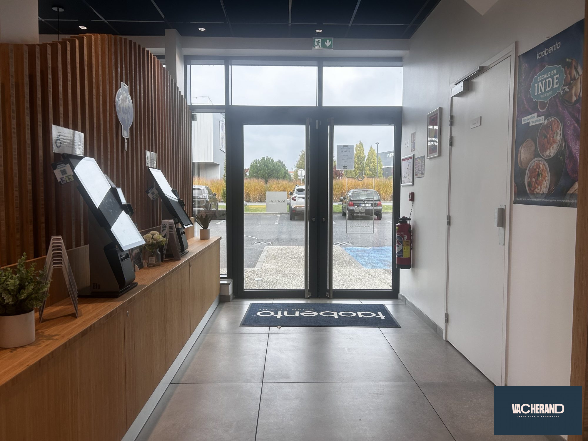 Location Locaux commerciaux 190m² Lesquin 1